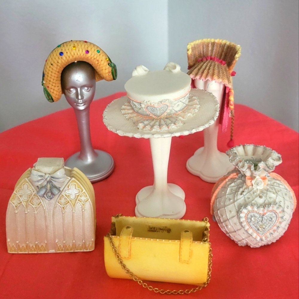 PEARLED VELVET VINTAGE WILLOW HALL AGE OF ELEGANCE 9 PIECES